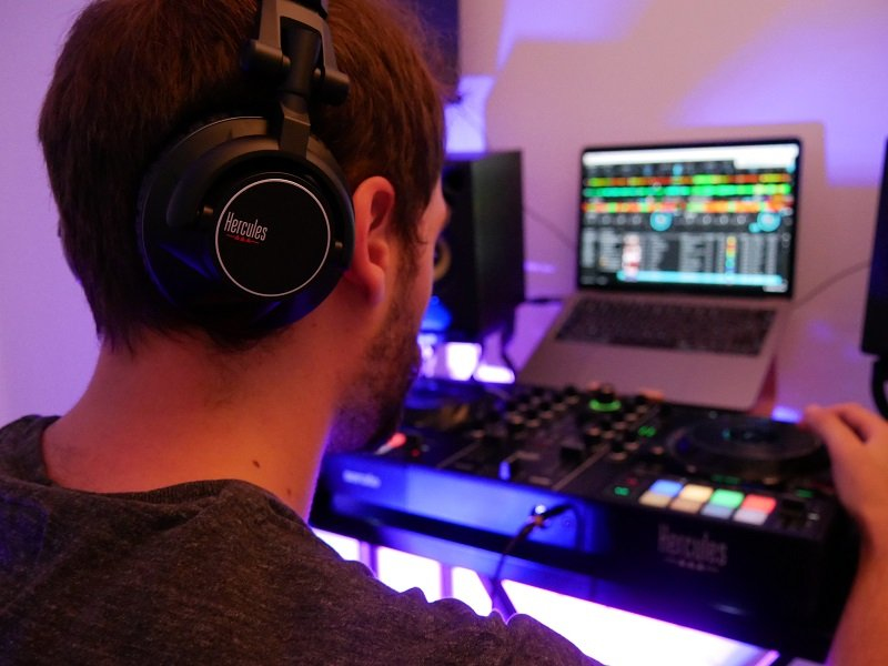 HDP DJ60 HEADPHONES thumbnail